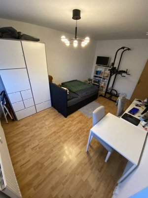 1 Raum Wohnung ab 1.12 Bezugsfrei. Nachmieter gesucht (Stollberger Straße)