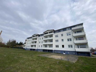 helle 3-Zimmer-Hochparterrewohnung mit Balkon und Wannenbad mit Handtuchheizung