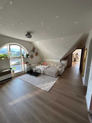 helle 2-Zimmer Dachgeschosswohnung
