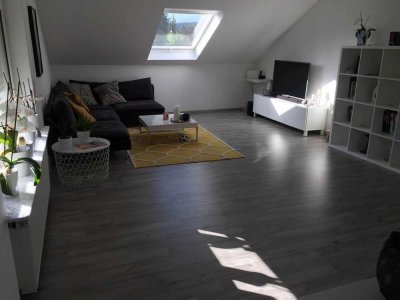 Schöne, geräumige zwei Zimmer DG-Wohnung in sehr guter, ruhiger Lage in Neuwied Heimbach-Weis