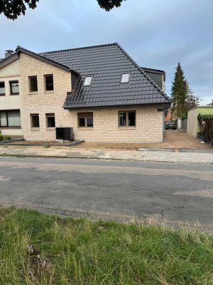 Neubau 4-Zimmer mit Terrasse in moderner DHH (KfW 40 EE) - hochwertige Ausstattung - 2,75 m DH