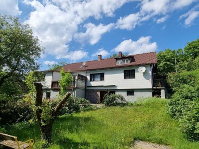 EIN - ZWEIFAMILIENHAUS MIT RENOVIERUNGSBEDARF IN SONNIGER LAGE