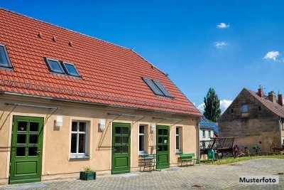 Hofreite - Wohnhaus und Nebengebäude