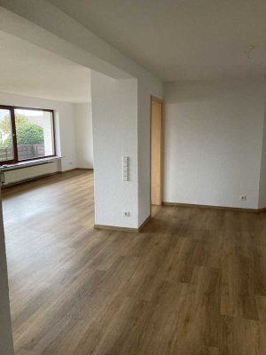 Helle großzügige 5 Zimmer-EG-Wohnung mit Balkon und Gartenanteil in Blaubeuren-Pappelau