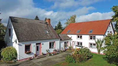 Idyllischer Gutshof mit 4 Wohnungen, Scheune und Garage auf großzügigem Grundstück