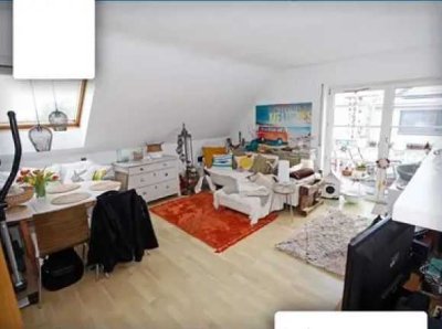 Helle freundliche 2 ZKB-Wohnung mit Balkon und Stellplatz