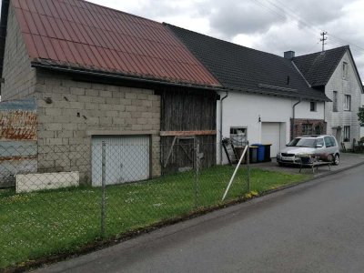 Bauernhaus mit Doppelscheune 1700qm in Nauroth