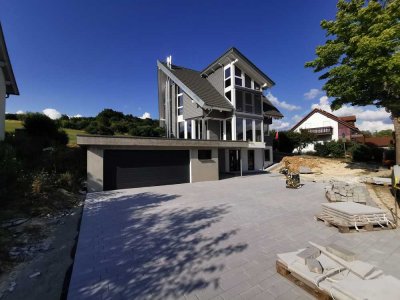 Familienfreundliches, helles Architektenhaus mit 4 Etagen, großer Terrasse und Garage im Keller