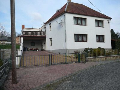 Schönes Zweifamilienhaus in ruhiger Lage