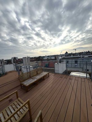 4 Zimmer Penthouse Wohnung mit Blick über ganz Berlin (WG möglich)