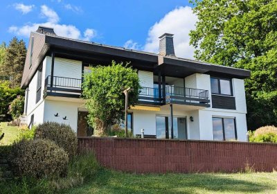 Architektenhaus mit Einliegerwohnung und traumhaftem Ausblick