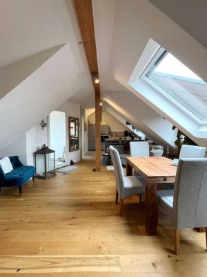 Geschmackvoll renovierte 2-Zimmer-Dachgeschoss-Wohnung in ruhiger Lage von MA-Neckarau!