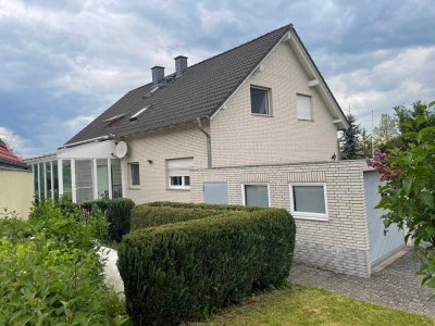 Großzügige Kapitalanlage mit 3 Wohneinheiten, Wintergarten und 3 Garagen