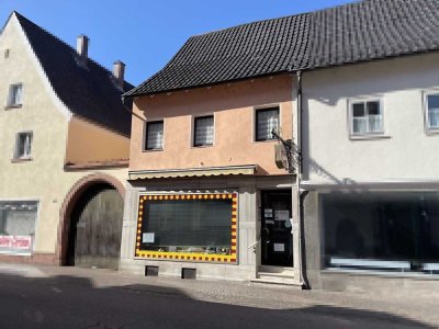 Geschäftshaus mit Anbau zum Wohnen in Stadtlage!