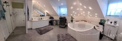 Dach-Penthouse-Wohnung im Hain, in denkmalgerecht, saniertem Gebäude, mit Tiefgarage und Aufzug