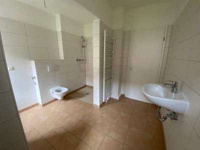 Erdgeschosswohnung mit barrierearmen Duschbad ab sofort zu vermieten!