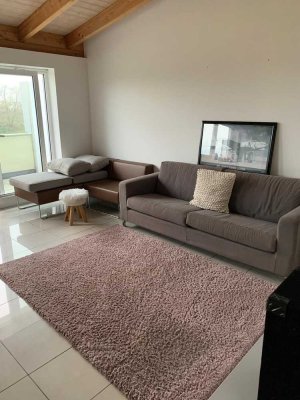 Schöne 2,5-Zimmer-DG-Wohnung