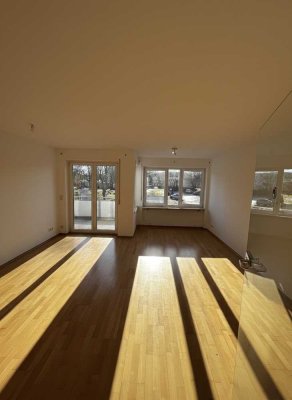 Schöne helle 3 Zimmer Wohnung mit Balkon, Keller, 2 Stellplätze