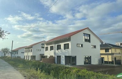 Schöne Familienfreundliche 5-Zimmer-Doppelhaushälfte mit Keller und Doppel-Carport in Schliengen