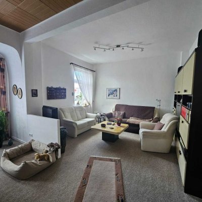 Attraktive 3 Zimmer Wohnung mit Altbaucharme