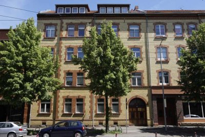 ALTBAU-WOHNUNG (DG) FÜR NEUE MIETER MIT JUNGEN IDEEN!