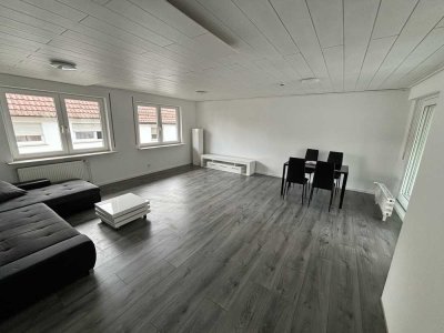 Großzügige 4,5-Zimmer-Wohnung mit Wintergarten, Carport, Garage – wie ein eigenes Haus!