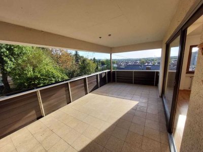 Doppelhaus-Hälfte in ruhiger Top-Aussichtslage mit übergroßem Balkon