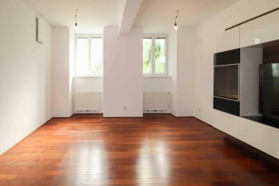 Einmalige Gelegenheit: Modernes Souterrain Loft mit eigenem Garten und Garagenplatz in Top Lage