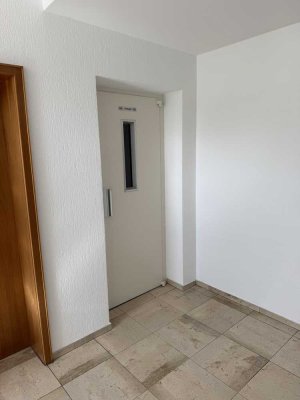 Geschmackvolle 3-Raum-Wohnung mit Balkon und Einbauküche in Saarbrücken