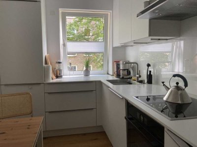 Einladende, sanierte und teilmöblierte 2-Zimmer-Wohnung mit Süd-West-Balkon, Hamburg Uhlenhorst
