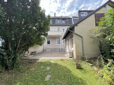 Gemütliche 4 ZKB-Wohnung mit herrlicher Gartenidylle + ausbaufähigem DG (€ 70.000,-)