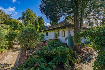 Hochwertiges Wohnen auf einer Ebene - Bungalow mit Wohlfühlgarten in ruhiger Sackgassenlage