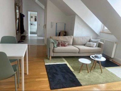 Von Privat: Möblierte 2 Zimmer Altbauwohnung am Oppenheimer Platz