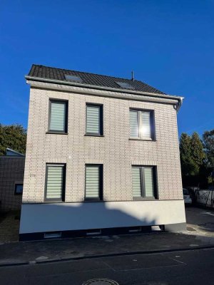 Modern kernsaniertes Einfamilienhaus mit großer Terrasse ohne Garten ab 01.09.25 zu vermieten 170 m²