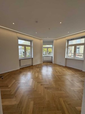Modern sanierte 4-Zimmer-Altbauwohnung mit zwei Balkonen an der Grenze zu Karlsruhe-Weststadt