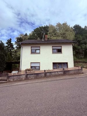 Freistehendes Einfamilienhaus in Thaleischweiler-Fröschen – sanierungsbedürftig
