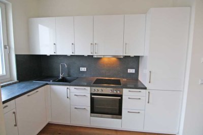 Elegante Terrassenwohnung mit toller Einbauküche, Tiefgarage und Parkett - im schönen Teltow!