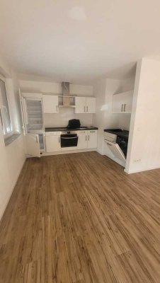2-Zimmerwohnung im EG mit EBK und Balkon