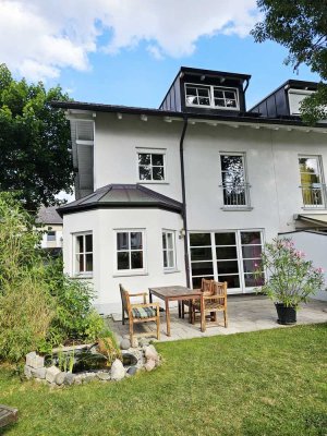 Gehobene Doppelhaushälfte mit exklusiver Architektur in Gröbenzell von Privat