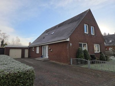 Großes Wohnhaus auf schönem Grundstück mit freiem Blick auf Wiesen und Felder!