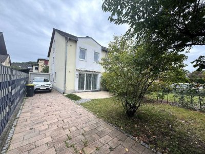 1- Jahresvermietung - Vollständig möbliertes Einfamilienhaus mit Garten und hochwertiger
