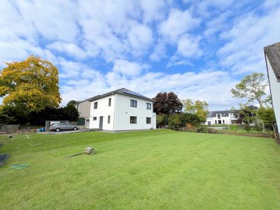 Neubau Erstbezug - freistehendes Einfamilienhaus - Herbst 2025 fertiggestellt - ruhige Straße