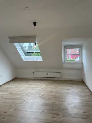 DO Lütgendortmund, 55 m² Dachgeschoss, 3 Zi, KDB und Gartenabteil, ab sofort