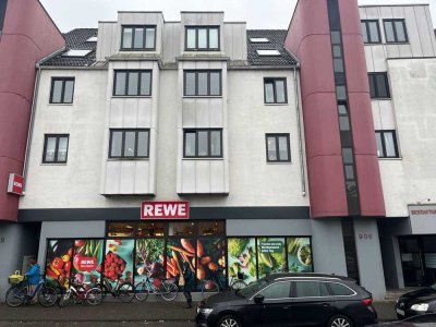 Renovierte und helle 3-Zimmer-Balkonwohnung mit gehobener Innenausstattung mit Balkon in Köln Brück