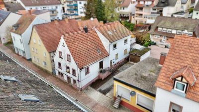 +++Gebäudeensemble: Einfamilienhaus und Zweifamilienhaus mit Garage und Garten im Herzen von Roda...