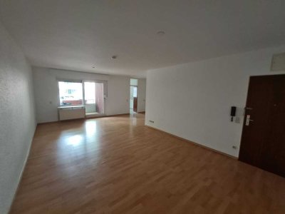 Großzügige, renovierte 3-Raum-Hochparterre-Wohnung mit Balkon im Zentrum von Hilden