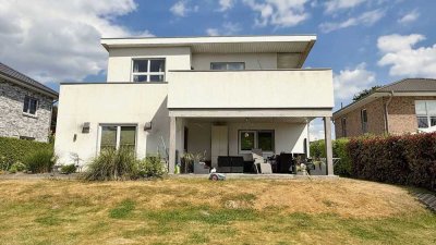 Groß-modern mit Garten zu vermieten