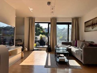 Exklusive, modernisierte 3,5-Raum-DG-Wohnung in Thalfingen
