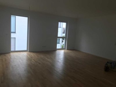 Großzügige 3-Zimmer Wohnung mit Balkon im 1. OG