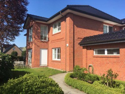 Großzügige 4-Zi-OG-Wohnung, 2 Bäder, 3 Balkone, Doppelgarage